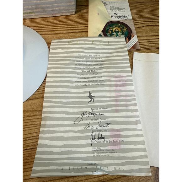 Elvis Presley, Delphi 1990 Looking at a Legend Plate #5 Elvis And Gladys - Picture 5 of 10